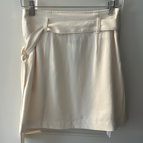 Banana Republic, Cream Skirt with Tie Waist and Buttons, Size 4P, Never Worn - Picture 2 of 4